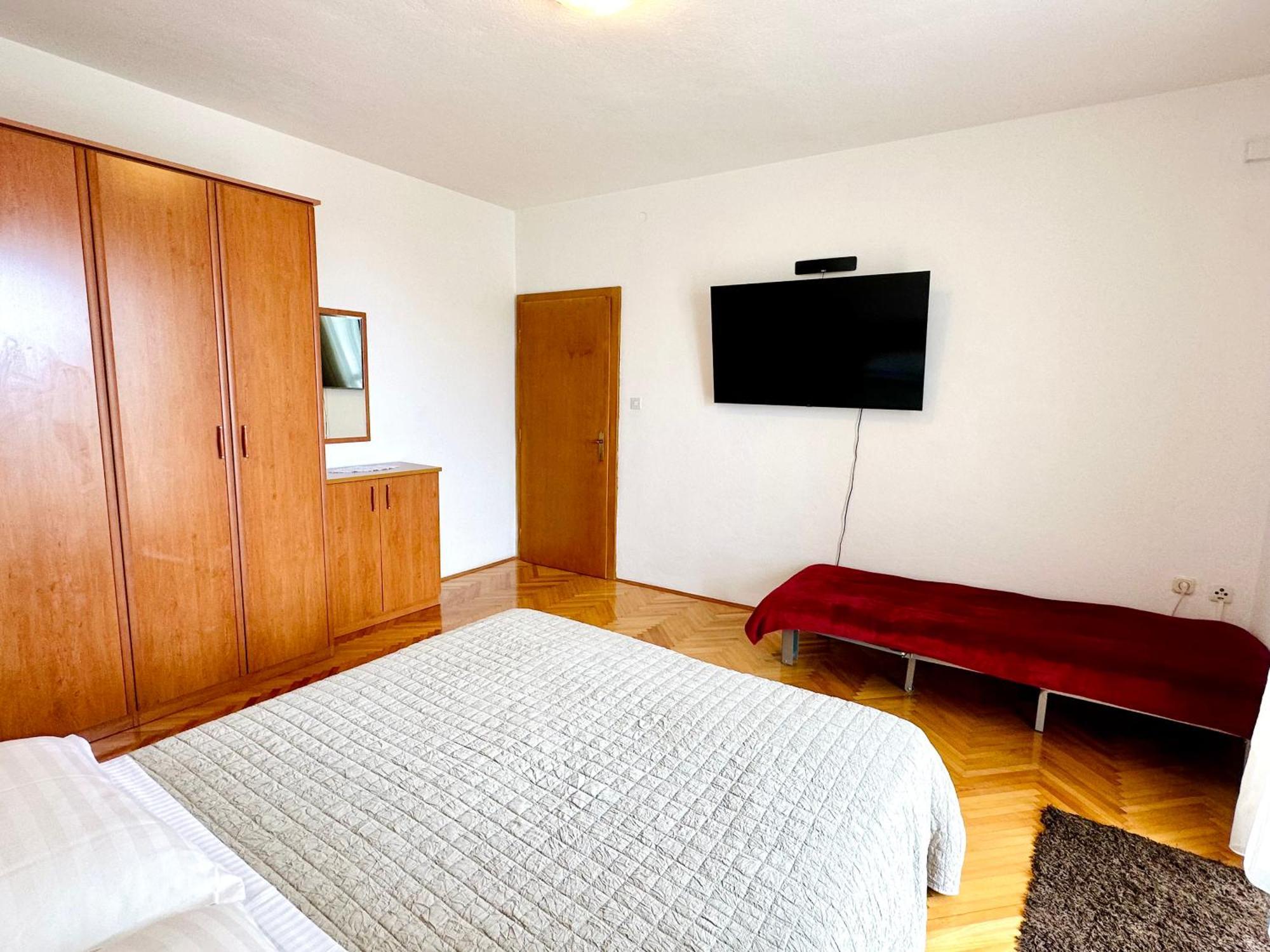 Spacious Family Apartment Near The Beach Makarska Exterior photo