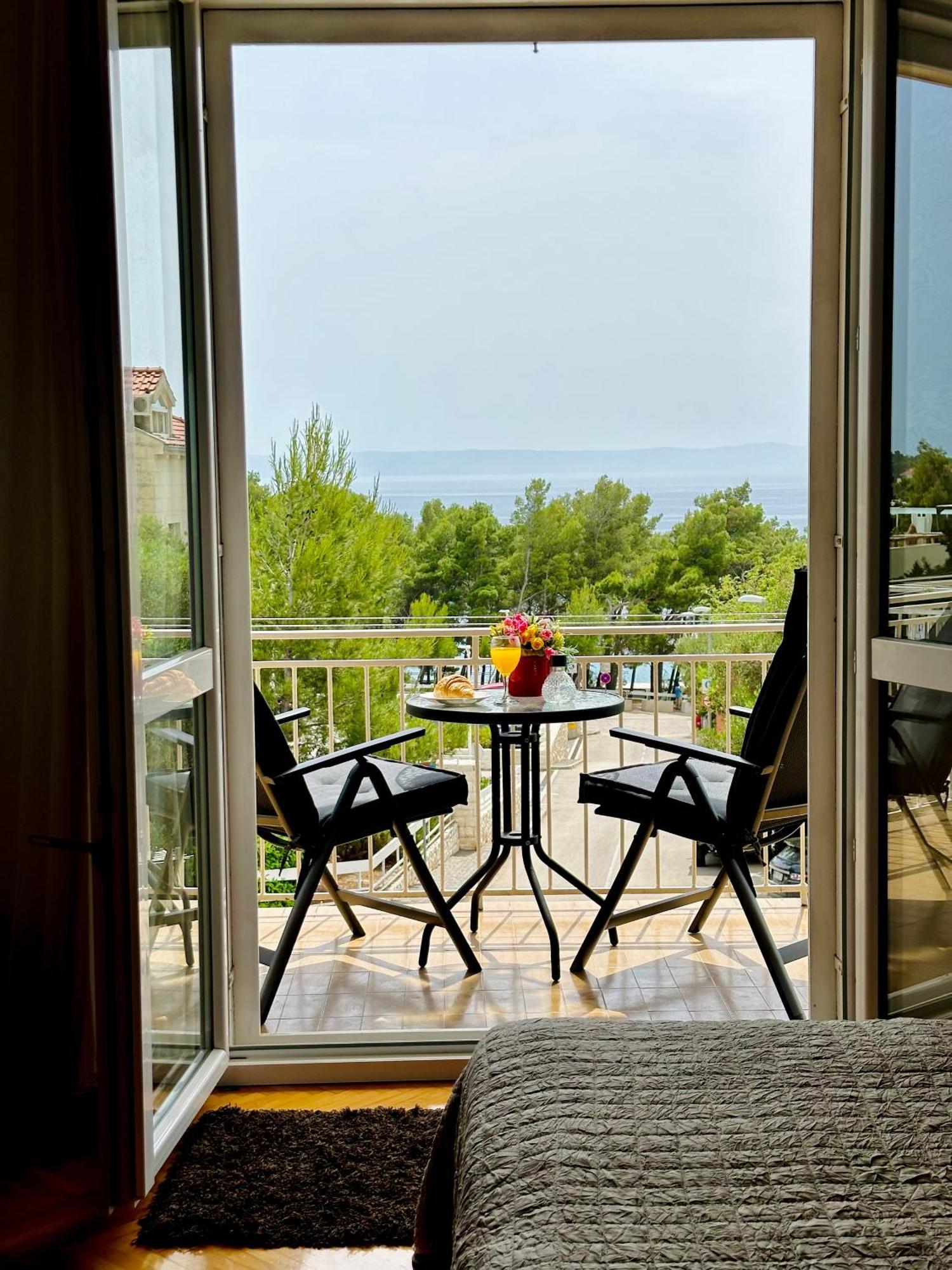 Spacious Family Apartment Near The Beach Makarska Exterior photo