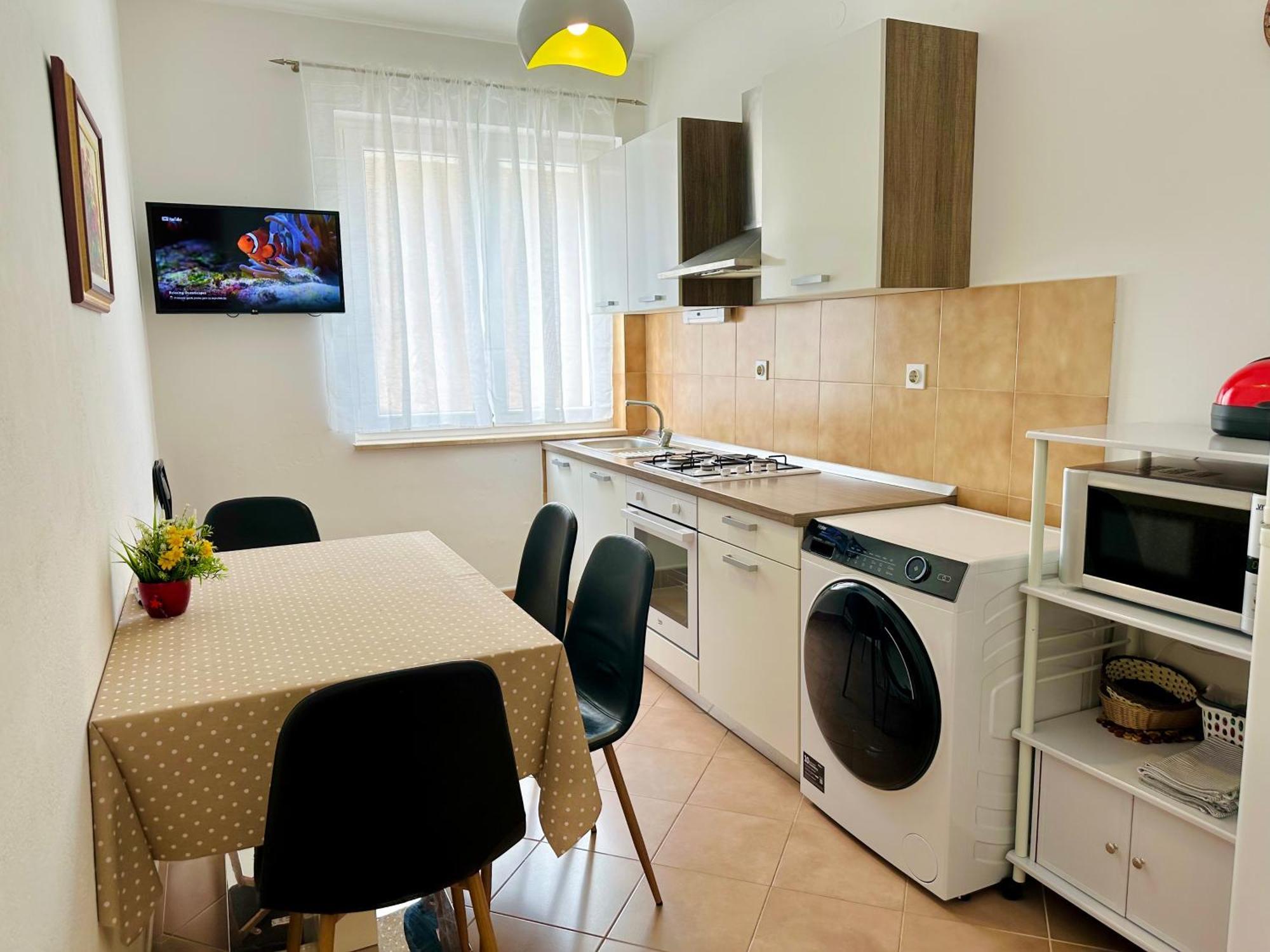 Spacious Family Apartment Near The Beach Makarska Exterior photo