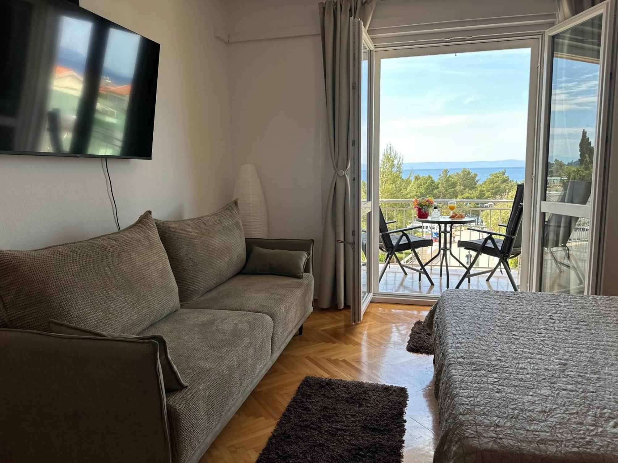 Spacious Family Apartment Near The Beach Makarska Exterior photo