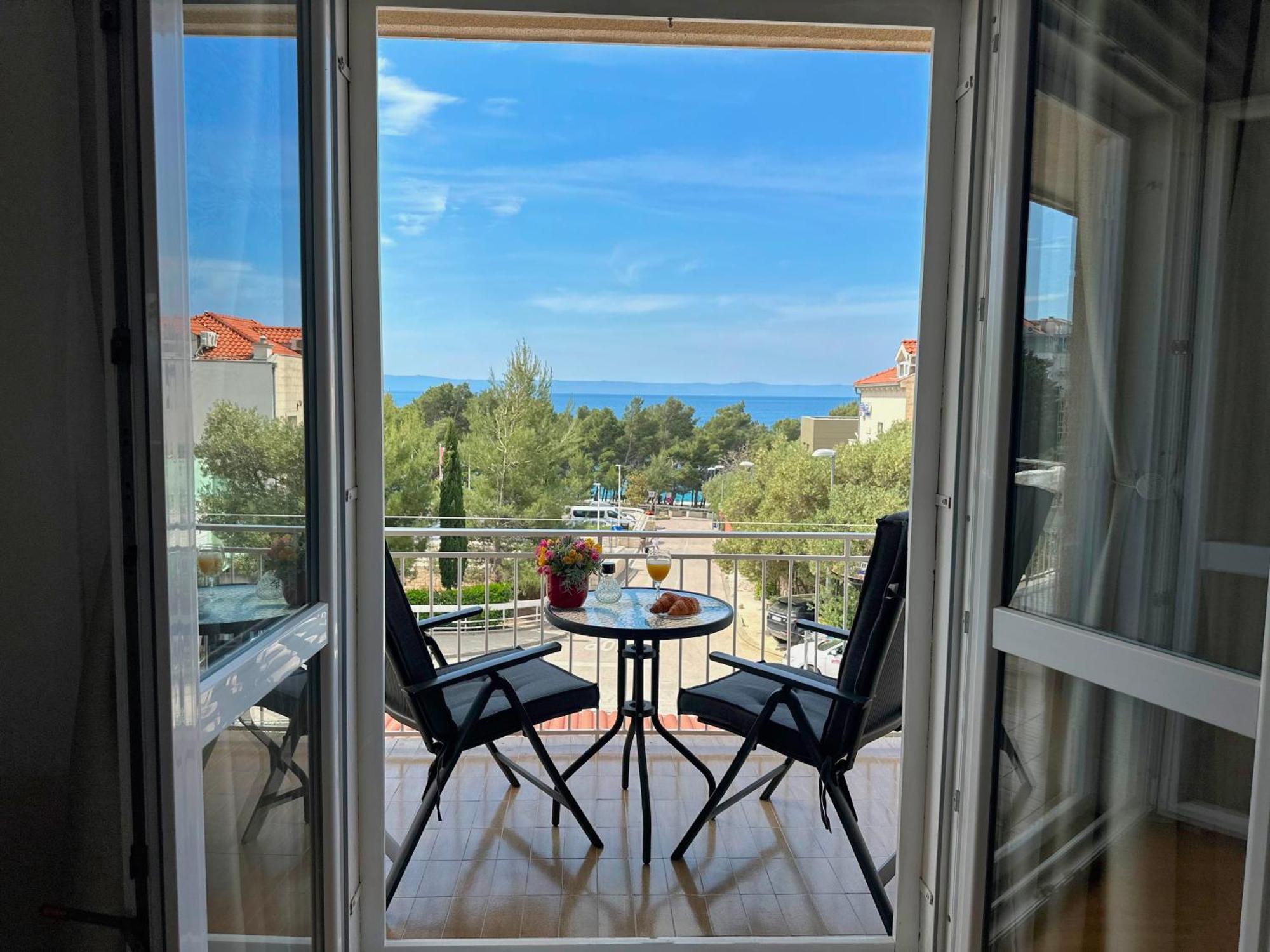 Spacious Family Apartment Near The Beach Makarska Exterior photo