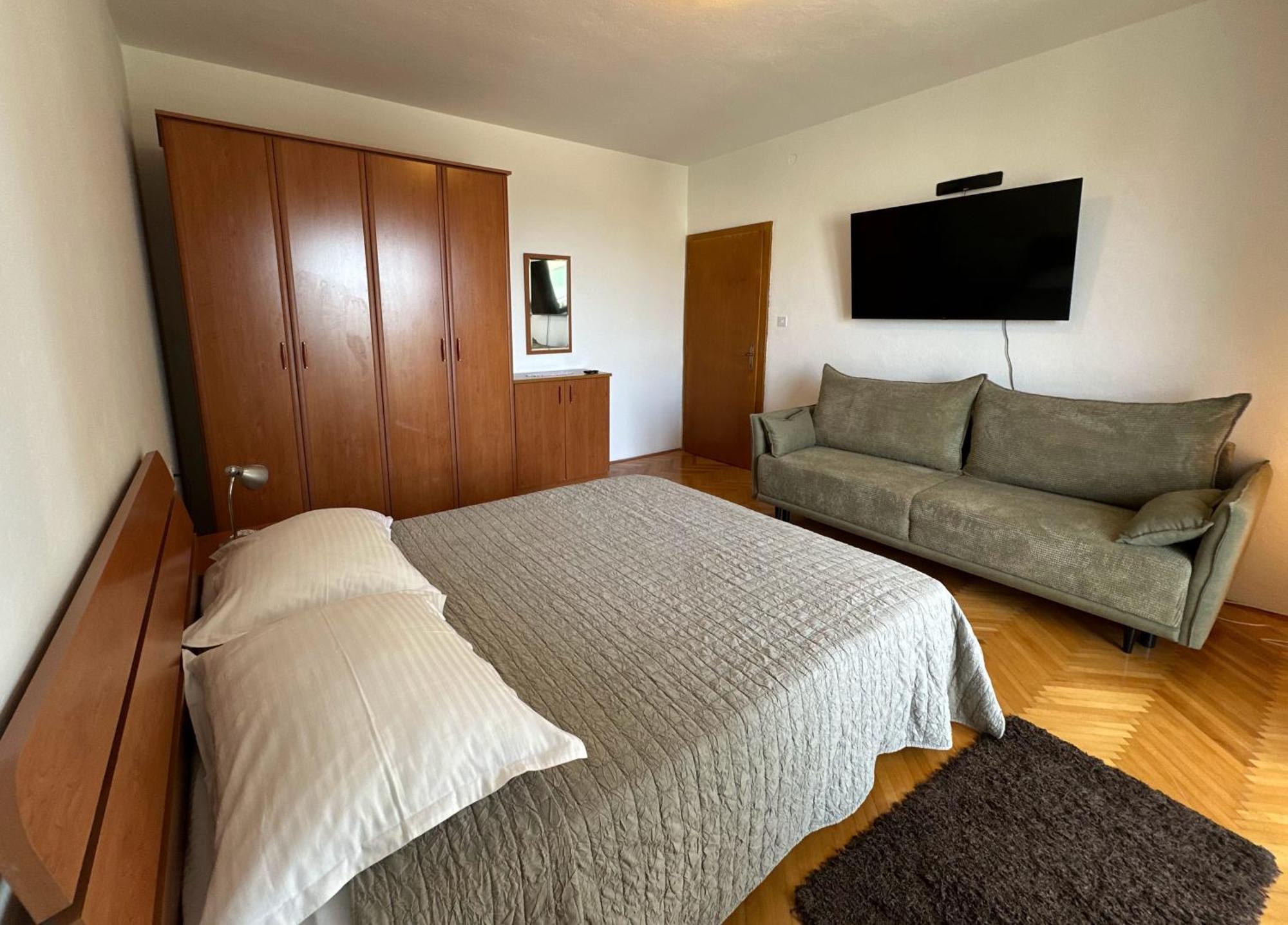 Spacious Family Apartment Near The Beach Makarska Exterior photo